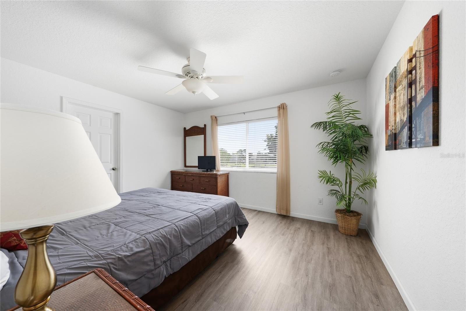Listing photo id 19 for 7803 Basnett Circle