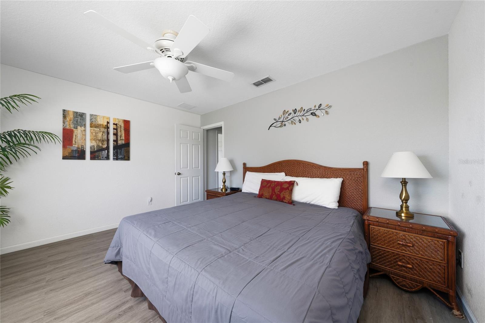 Listing photo id 20 for 7803 Basnett Circle