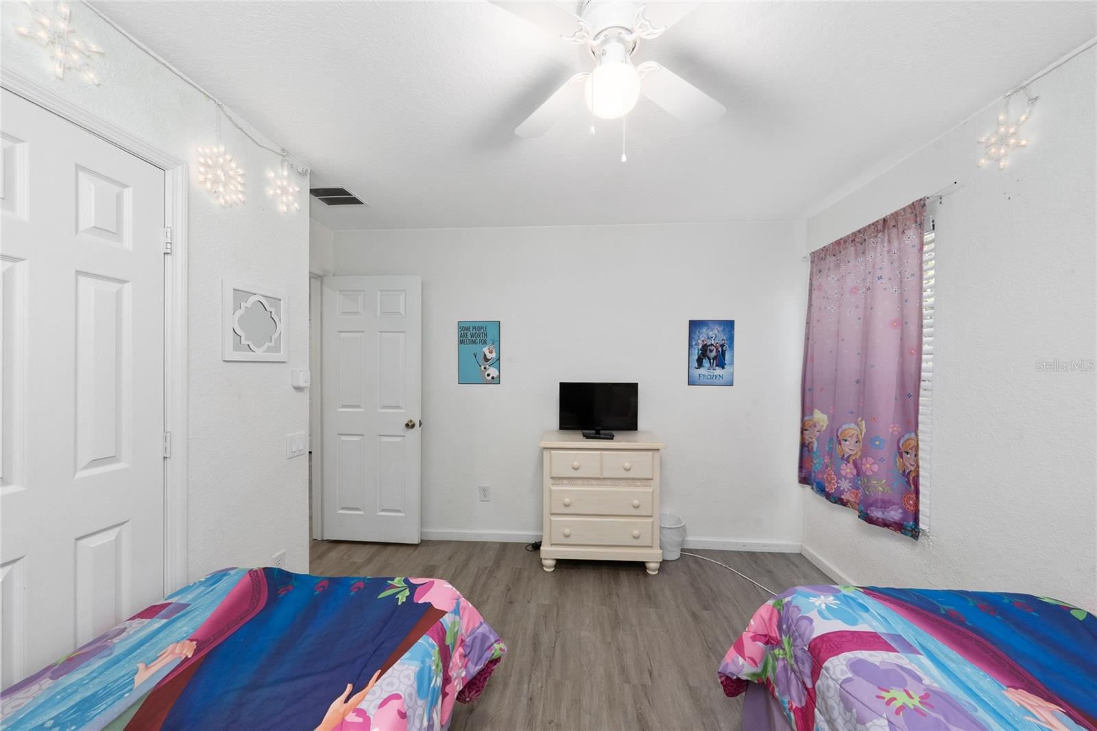 Listing photo id 25 for 7803 Basnett Circle