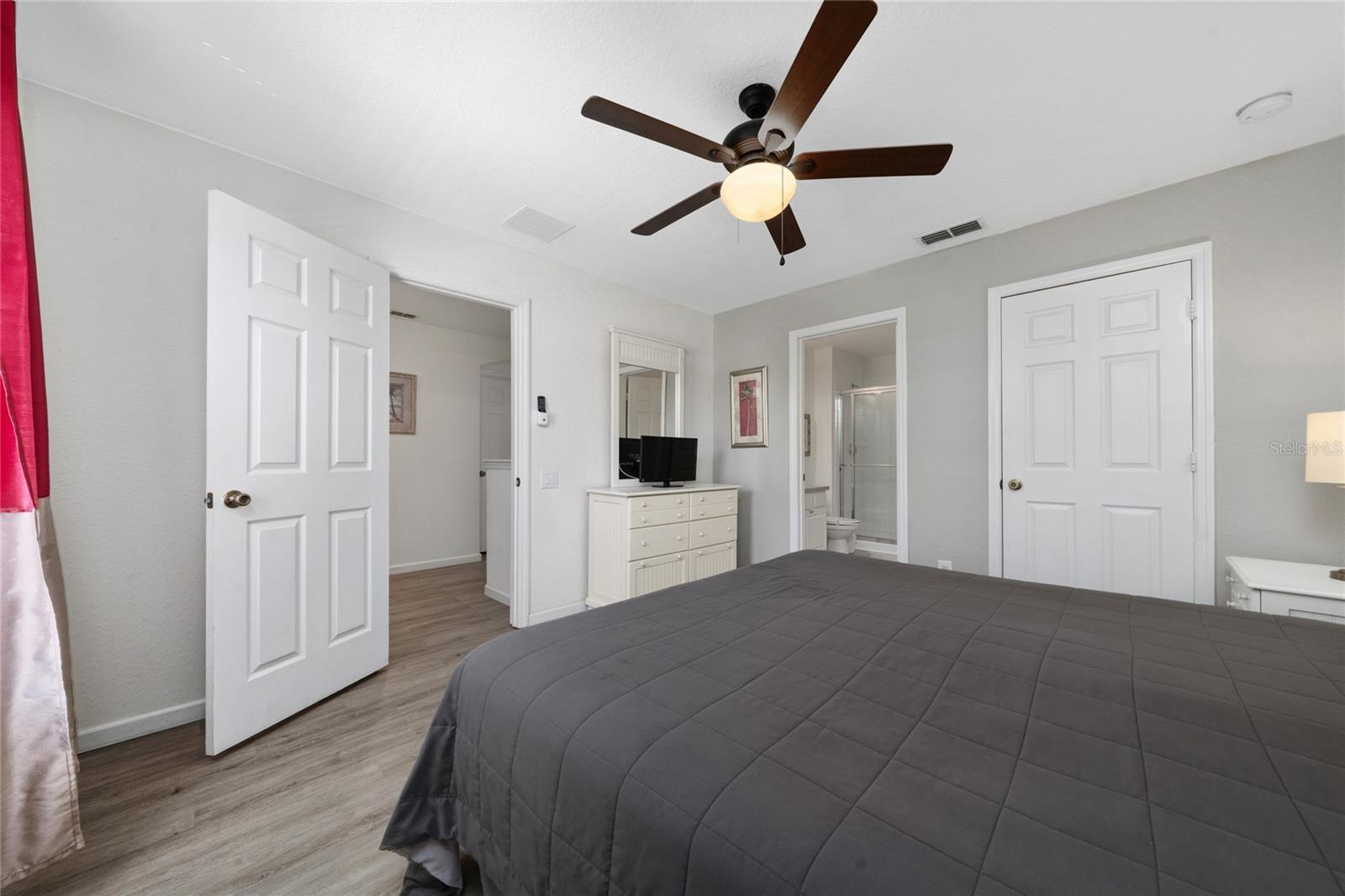 Listing photo id 30 for 7803 Basnett Circle
