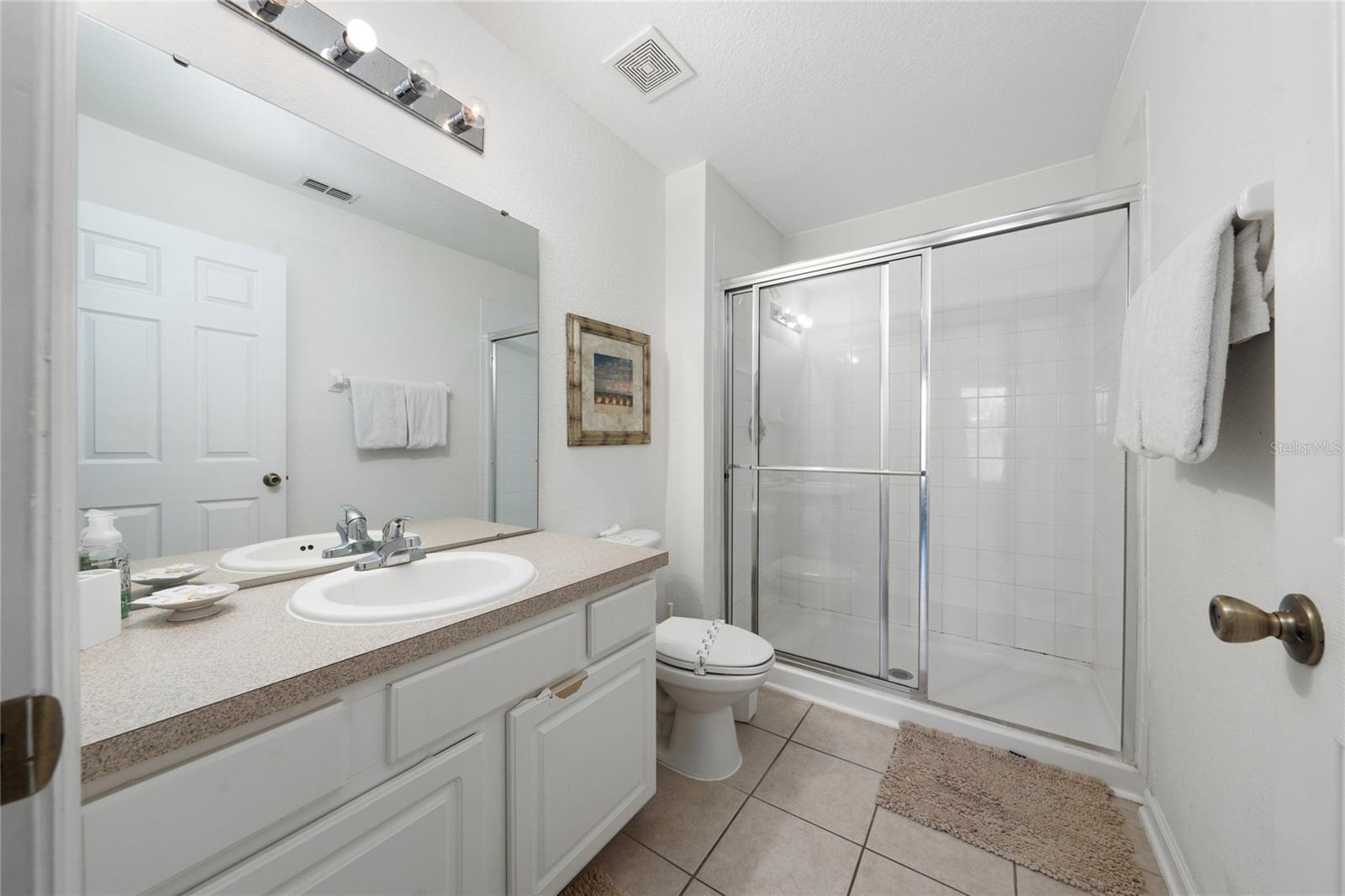 Listing photo id 31 for 7803 Basnett Circle