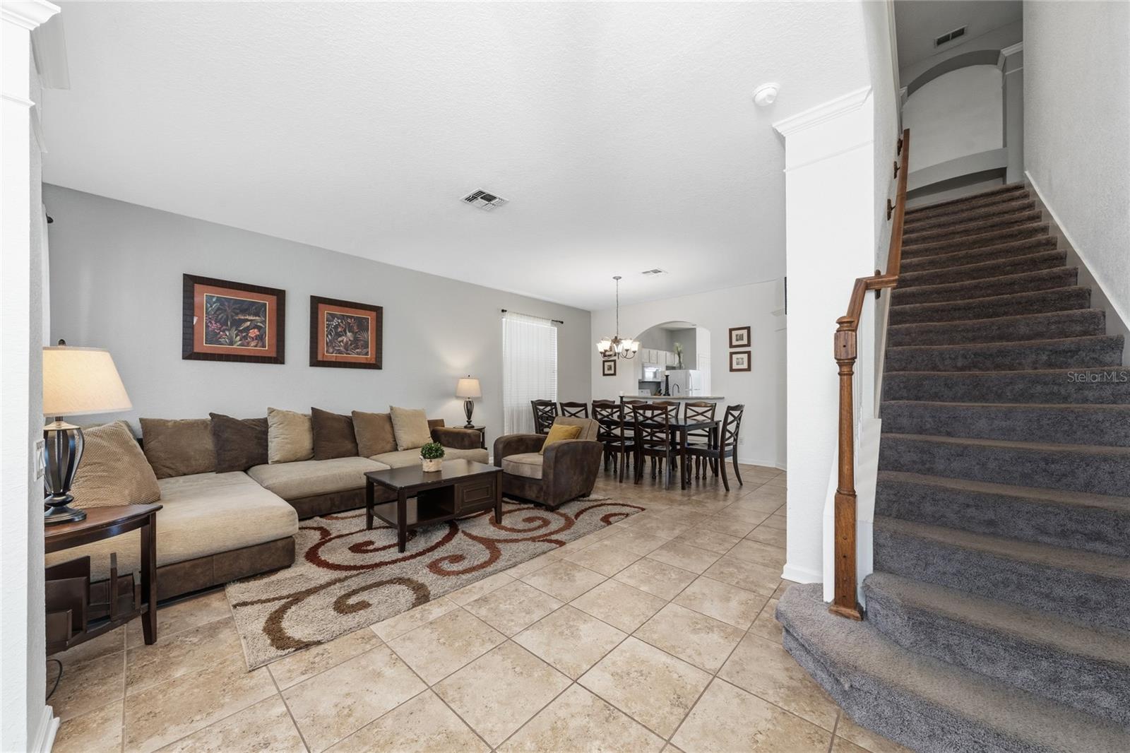 Listing photo id 2 for 7803 Basnett Circle