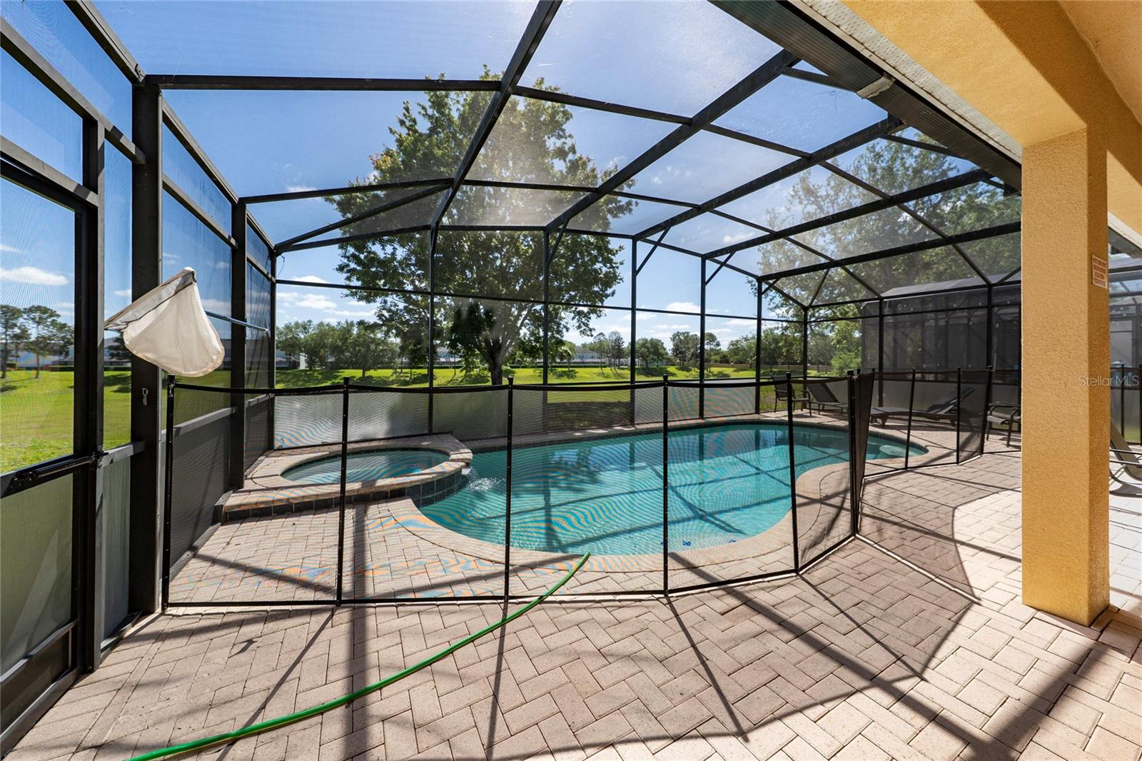 Listing photo id 38 for 7803 Basnett Circle