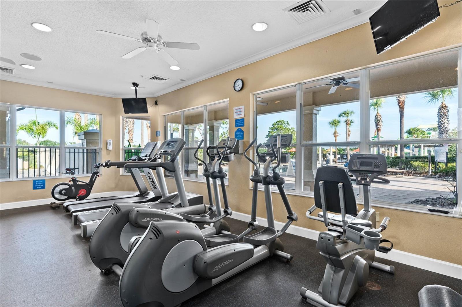 Listing photo id 47 for 7803 Basnett Circle