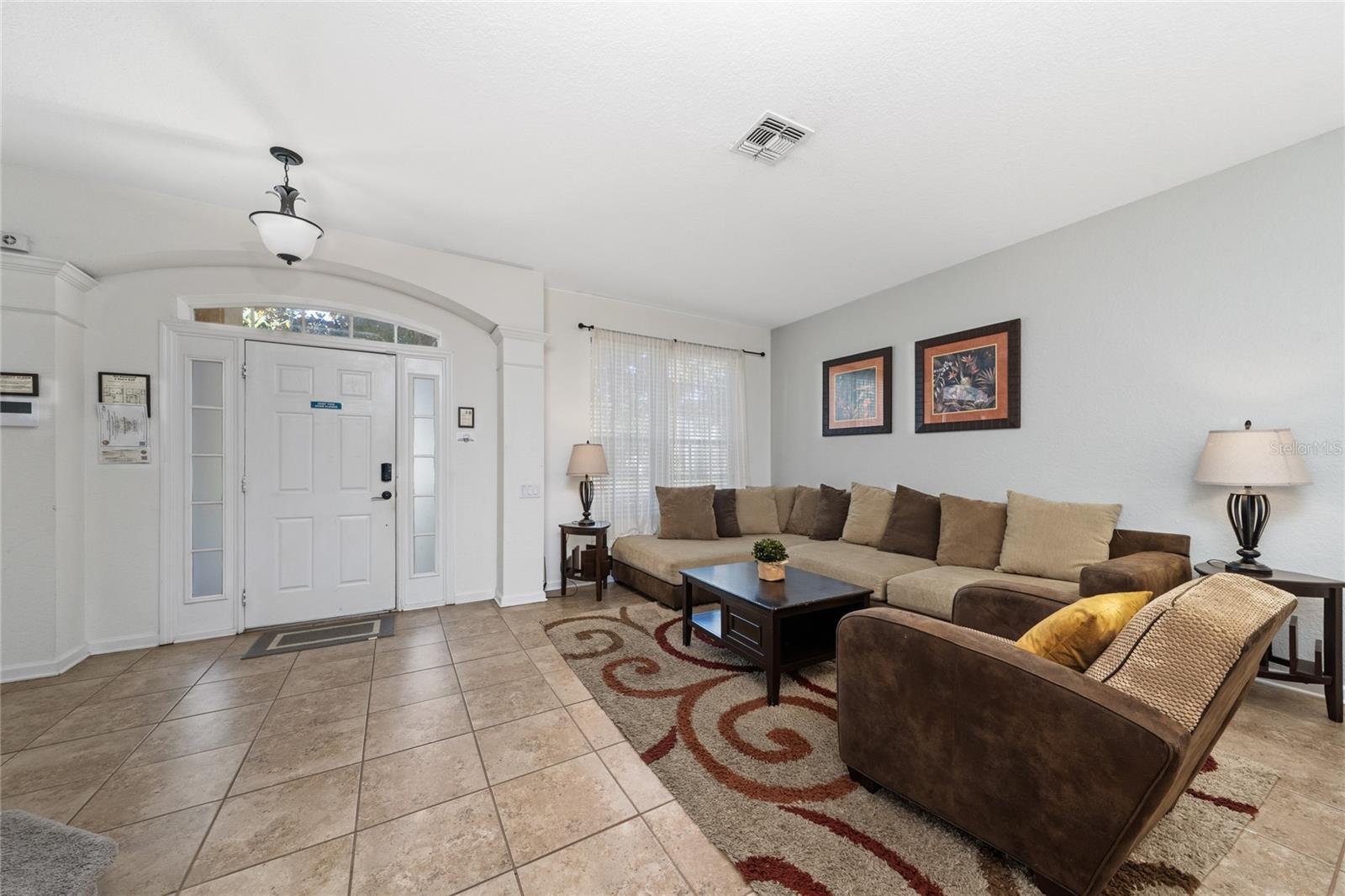 Listing photo id 3 for 7803 Basnett Circle