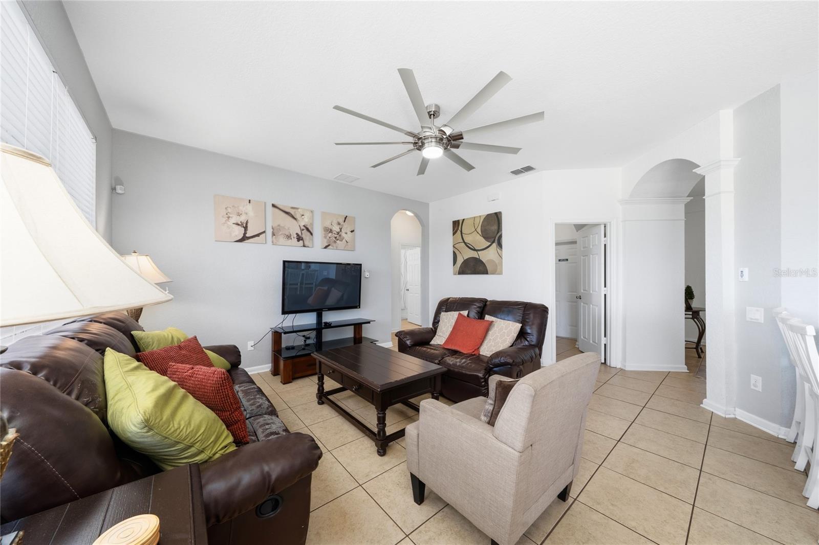 Listing photo id 6 for 7803 Basnett Circle