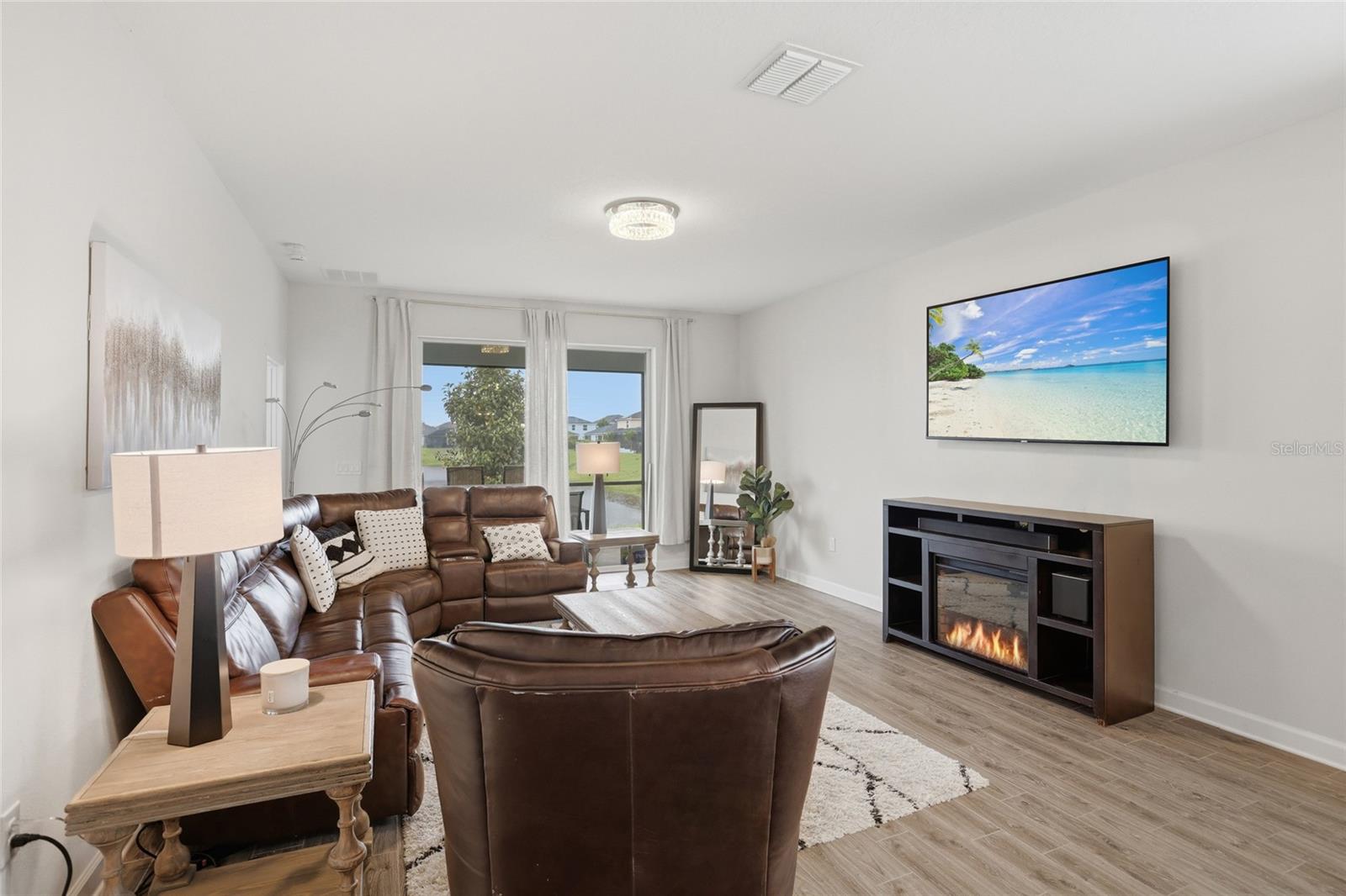 Image 16 of 39 For 2154 Camden Loop