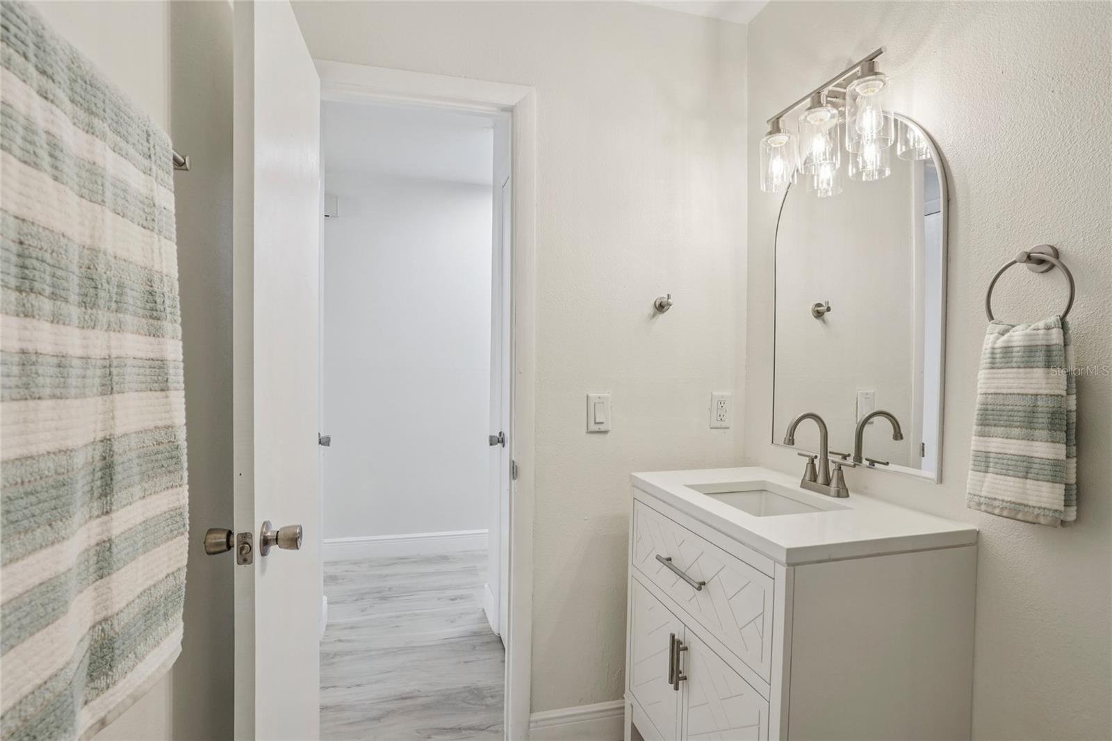 Image 24 of 32 For 1404 Davidson Street