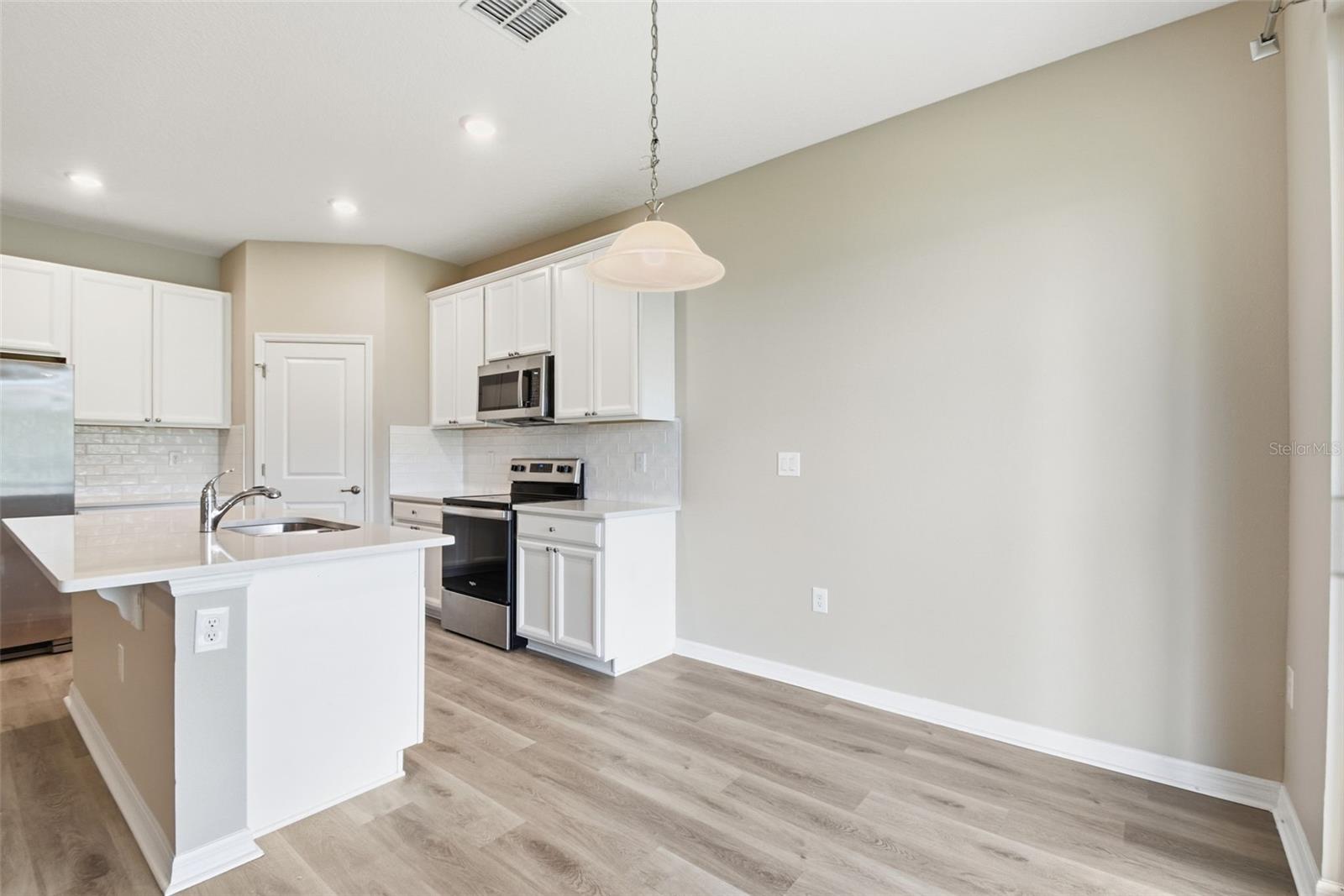 Image 18 of 47 For 480 Daylily Boulevard