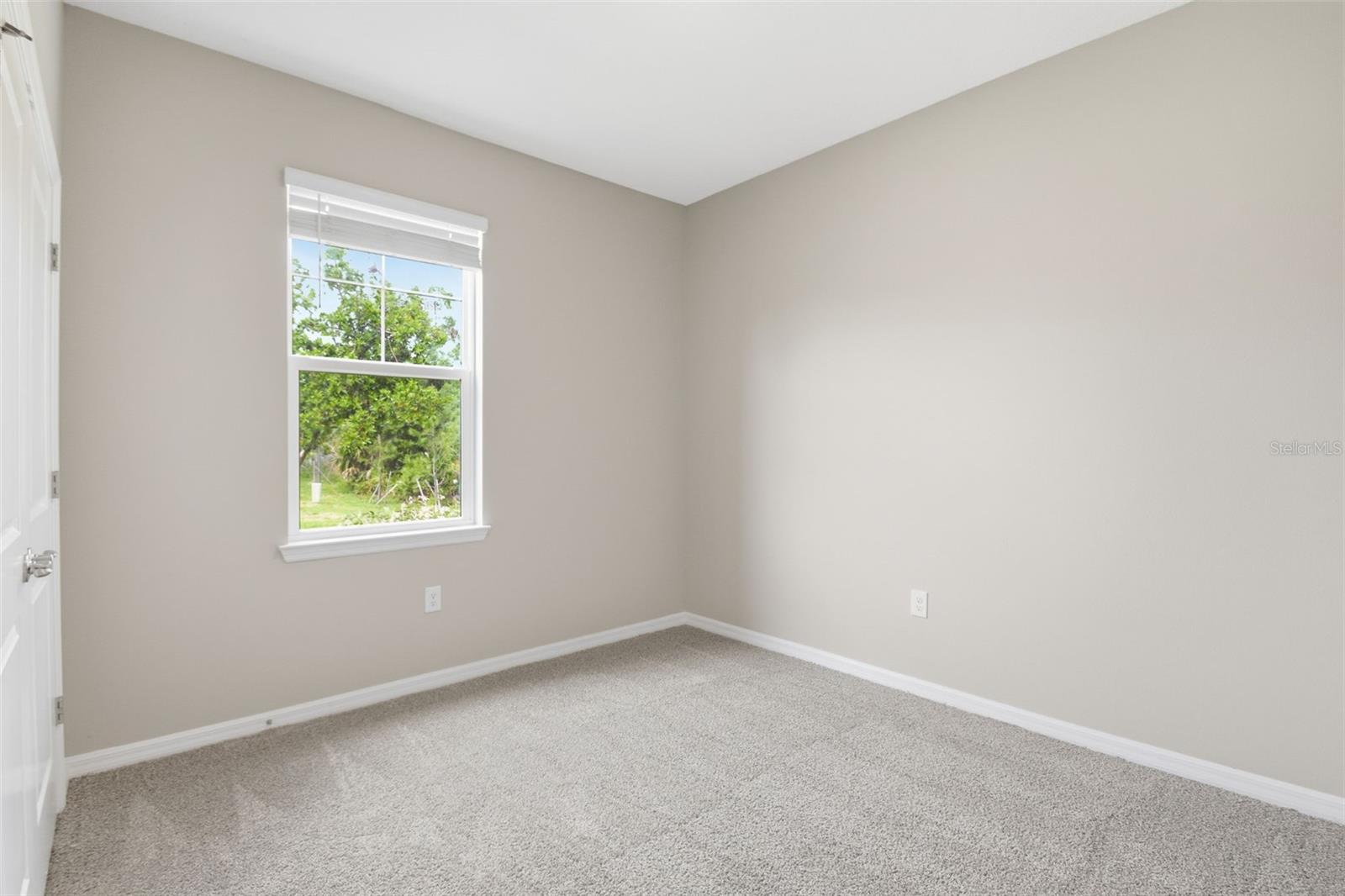 Image 22 of 47 For 480 Daylily Boulevard