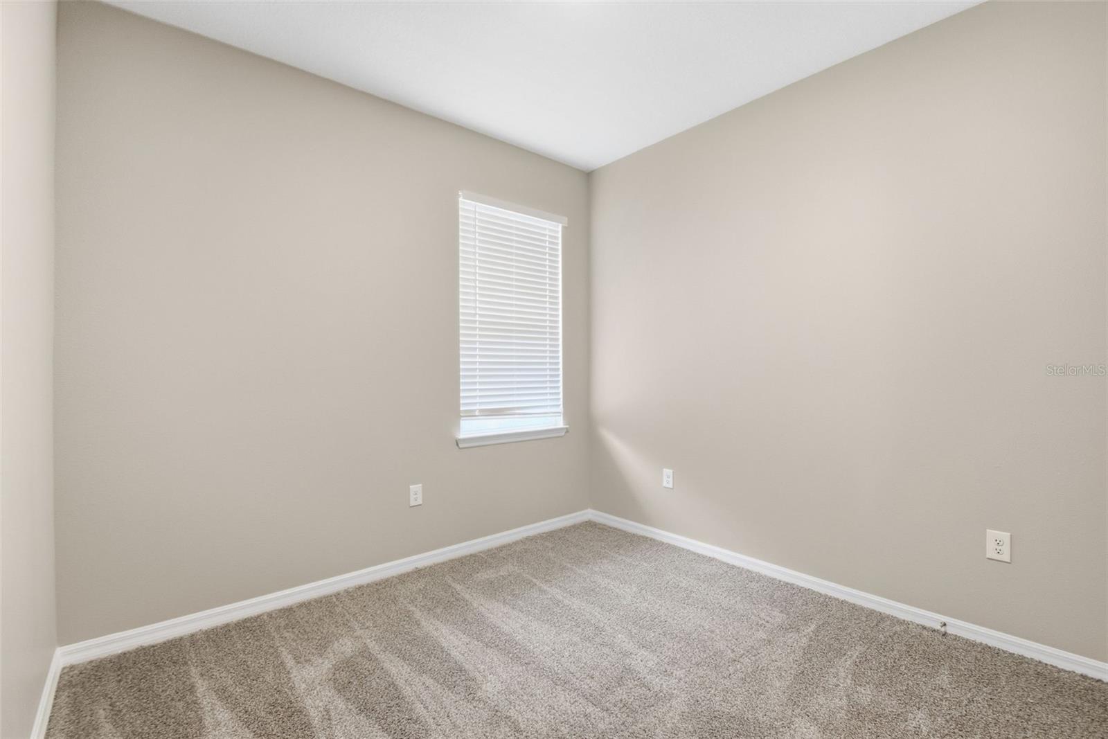 Image 24 of 47 For 480 Daylily Boulevard