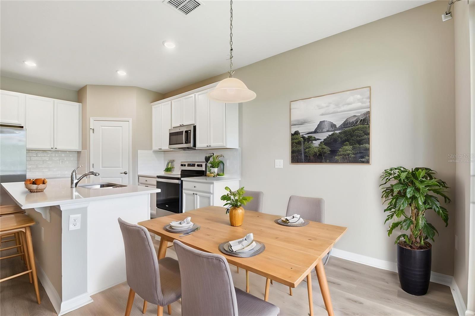 Image 4 of 47 For 480 Daylily Boulevard