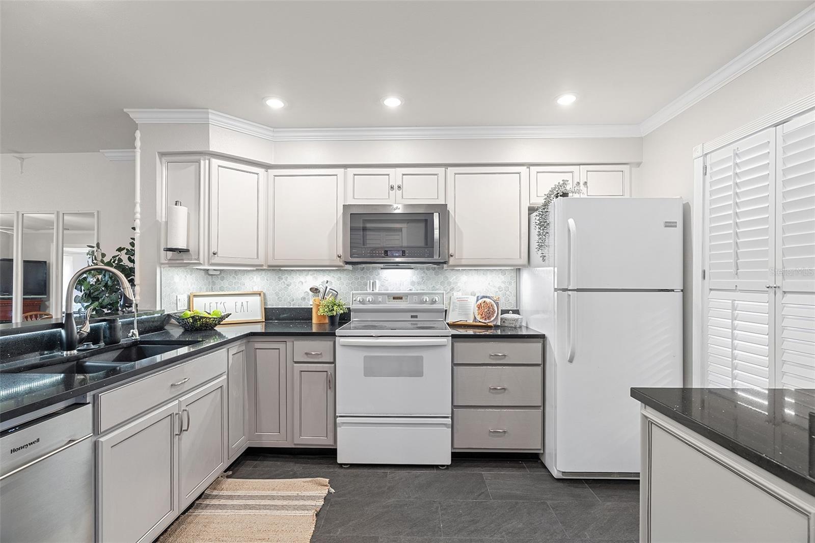 Image 5 of 30 For 200 International Drive  815