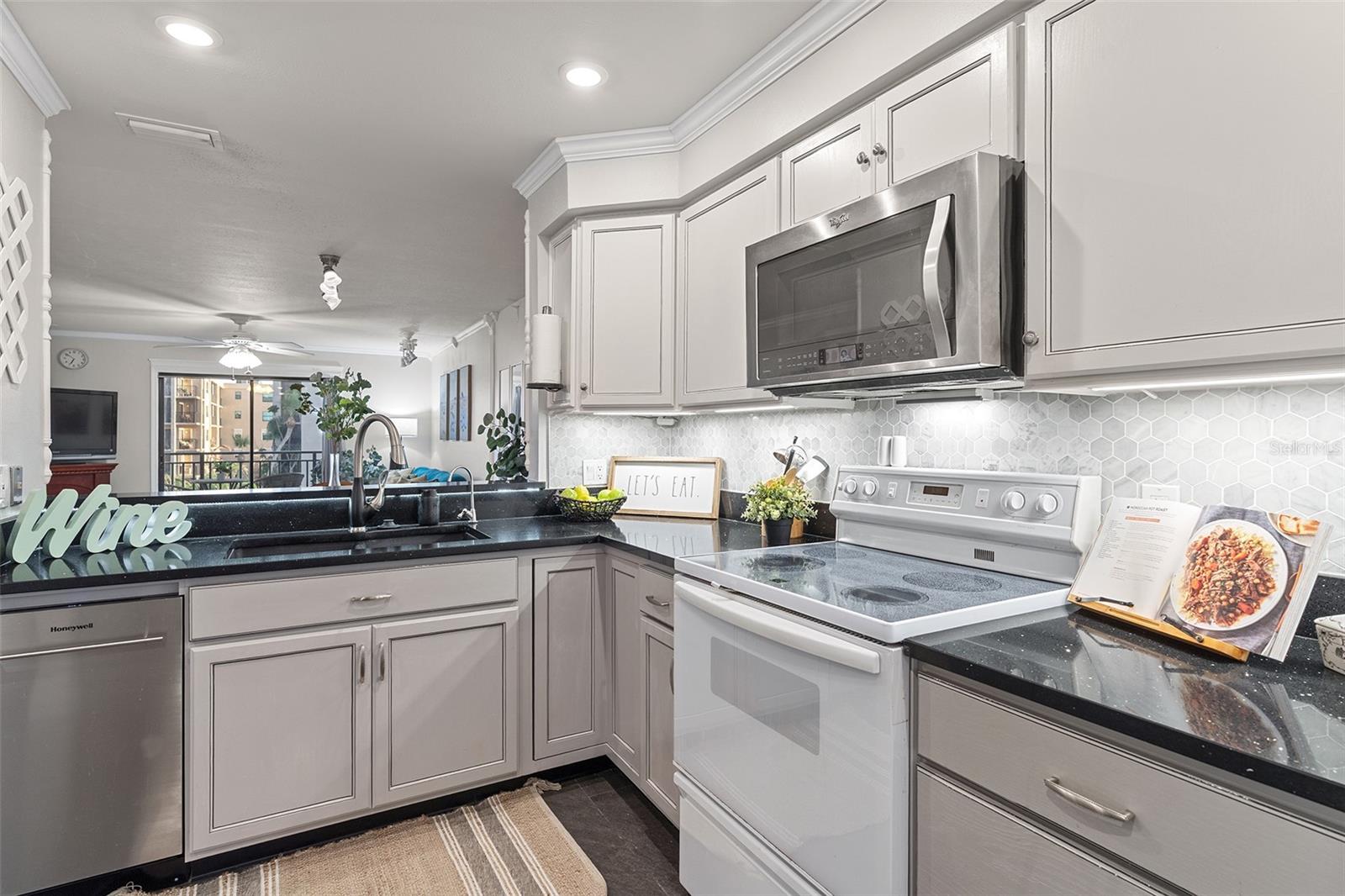 Image 7 of 30 For 200 International Drive  815