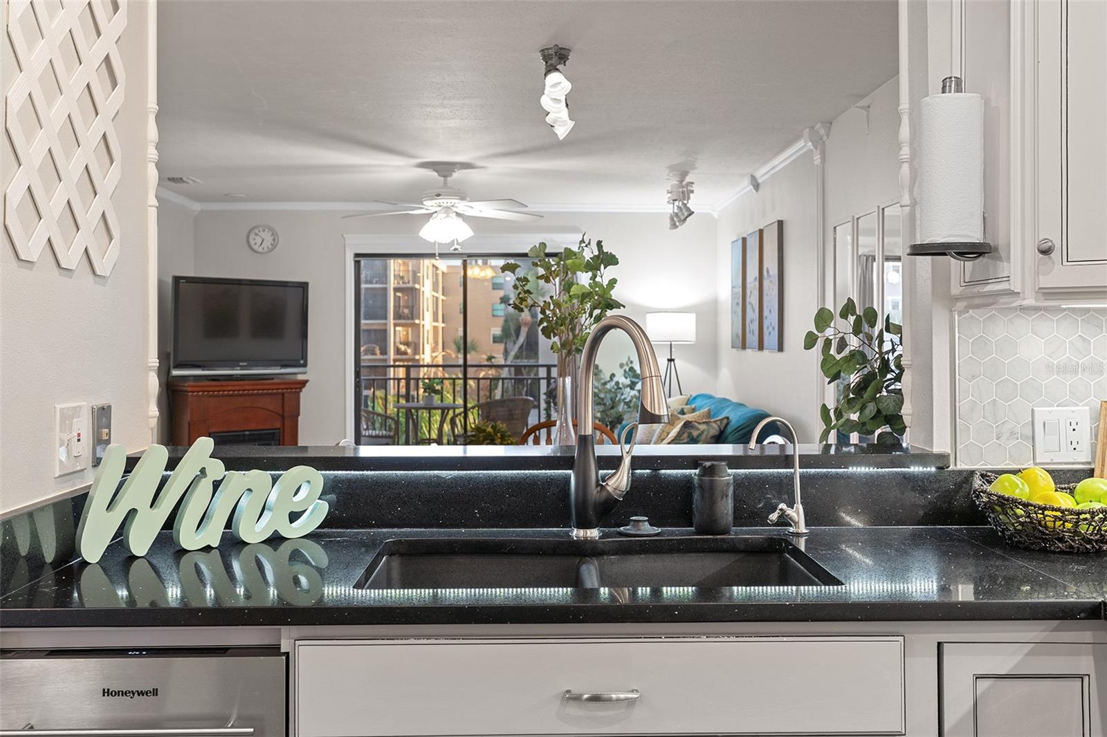 Image 8 of 30 For 200 International Drive  815