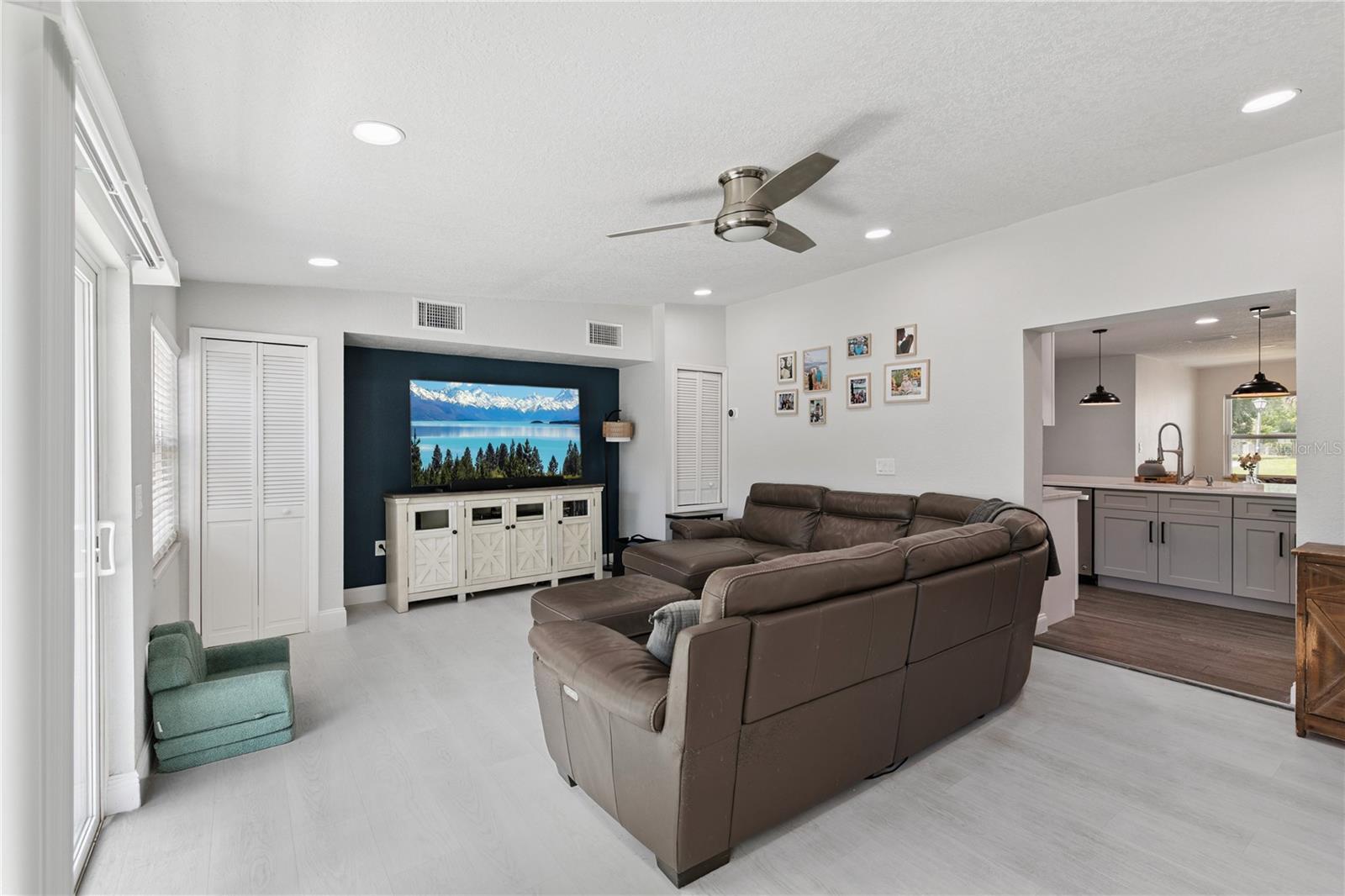 Image 23 of 36 For 103 Spanish Oak Lane