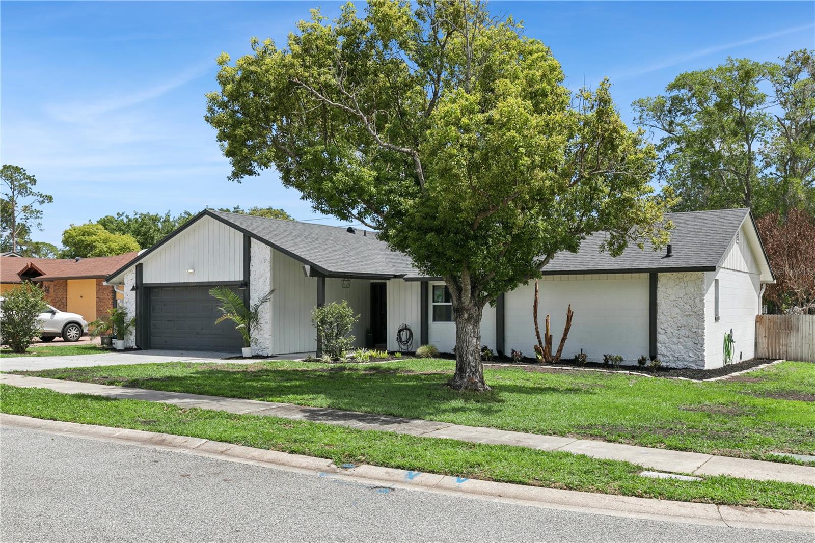 Image 32 of 36 For 103 Spanish Oak Lane