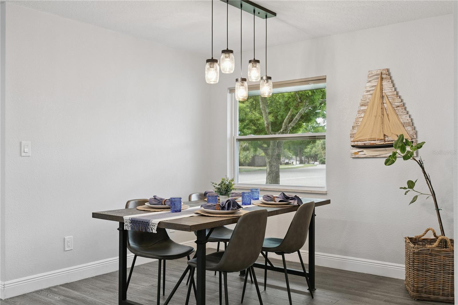 Image 5 of 36 For 103 Spanish Oak Lane