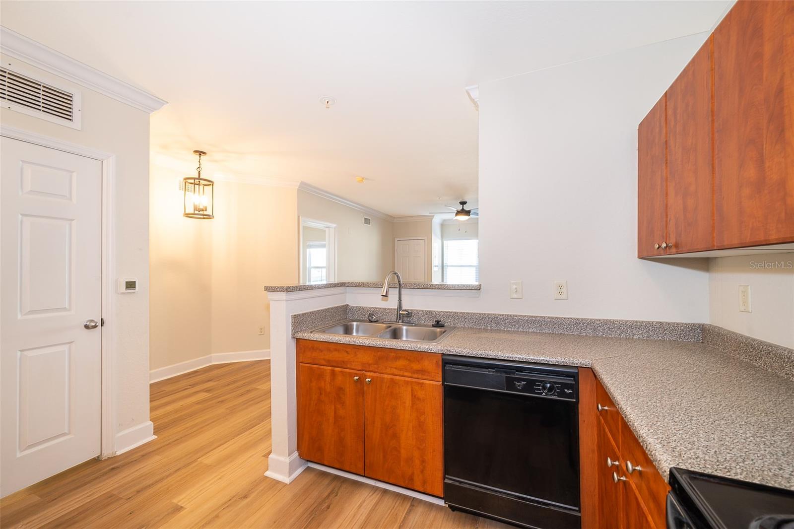 Image 13 of 32 For 204 South Street 5054