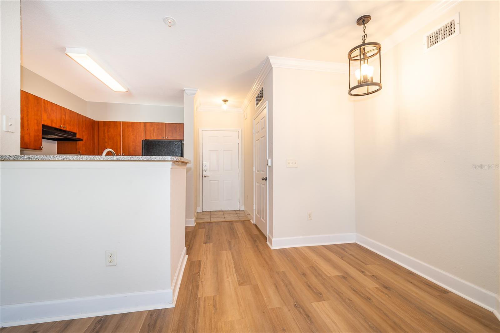 Image 14 of 32 For 204 South Street 5054