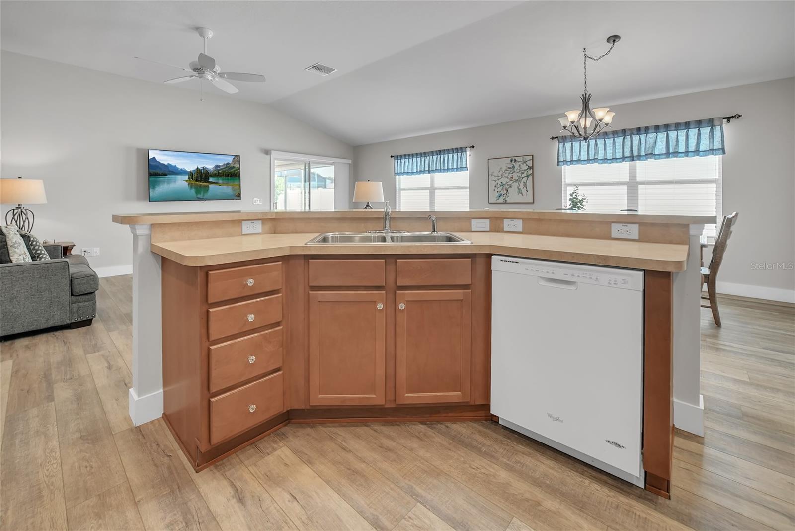 Image 19 of 61 For 2604 Alcade Place