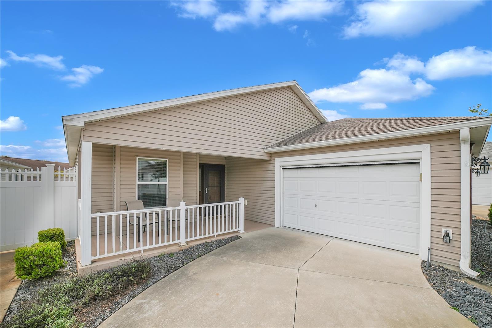 Image 4 of 61 For 2604 Alcade Place