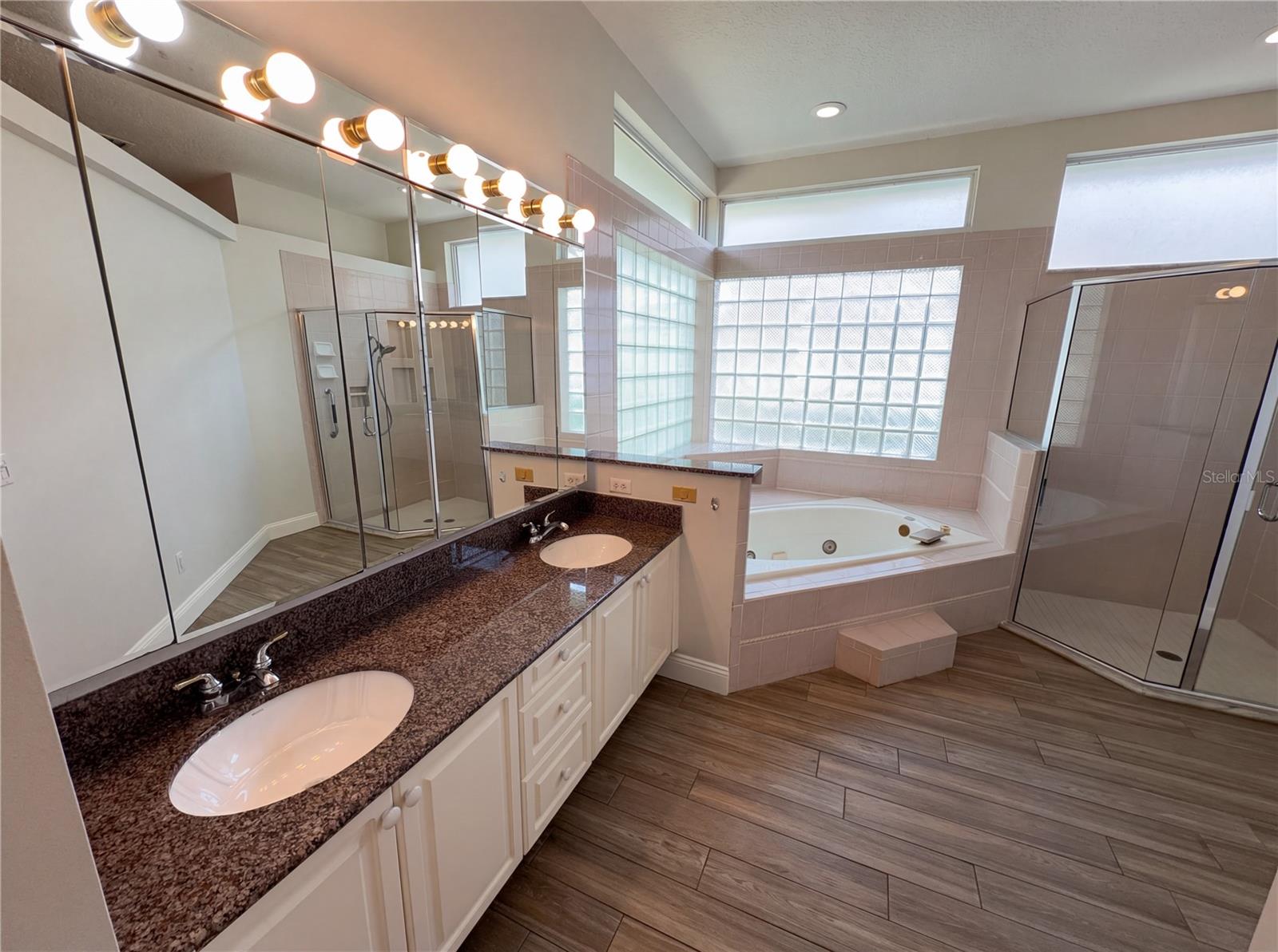 Image 18 of 26 For 448 Macgregor Road