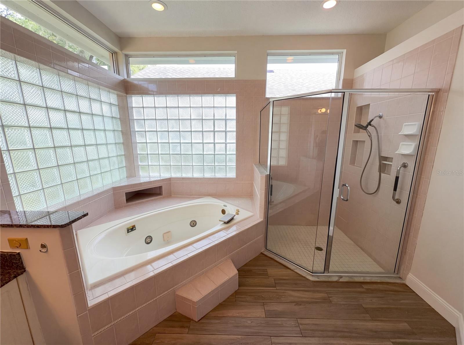 Image 19 of 26 For 448 Macgregor Road