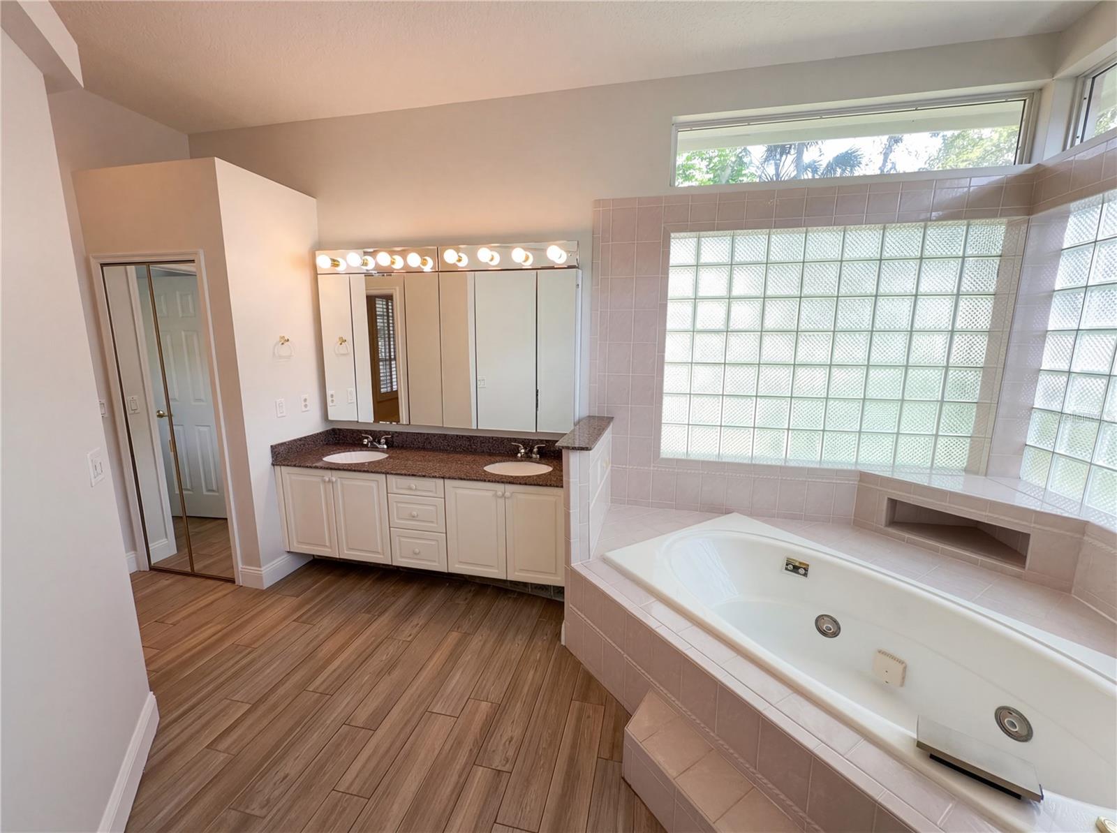 Image 20 of 26 For 448 Macgregor Road