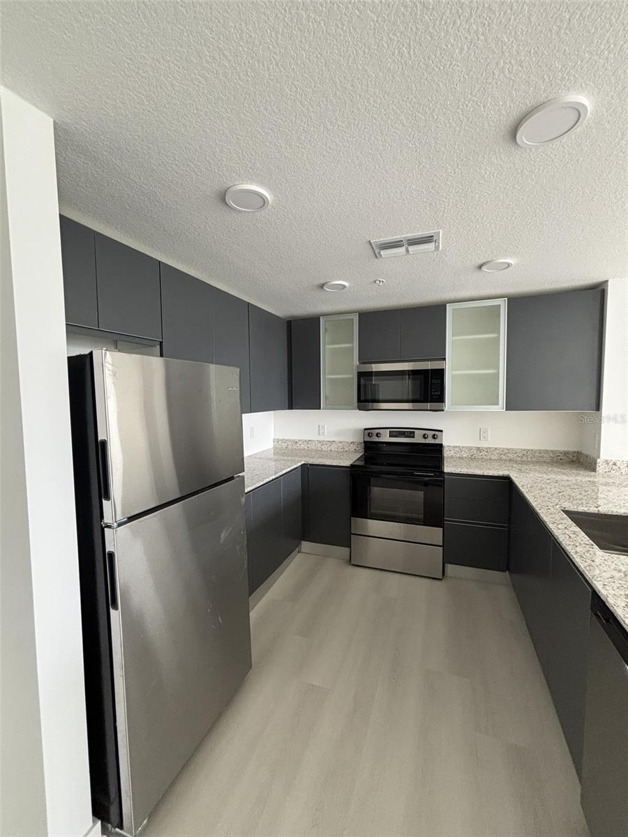 Image 4 of 15 For 5579 Millenia Park  409