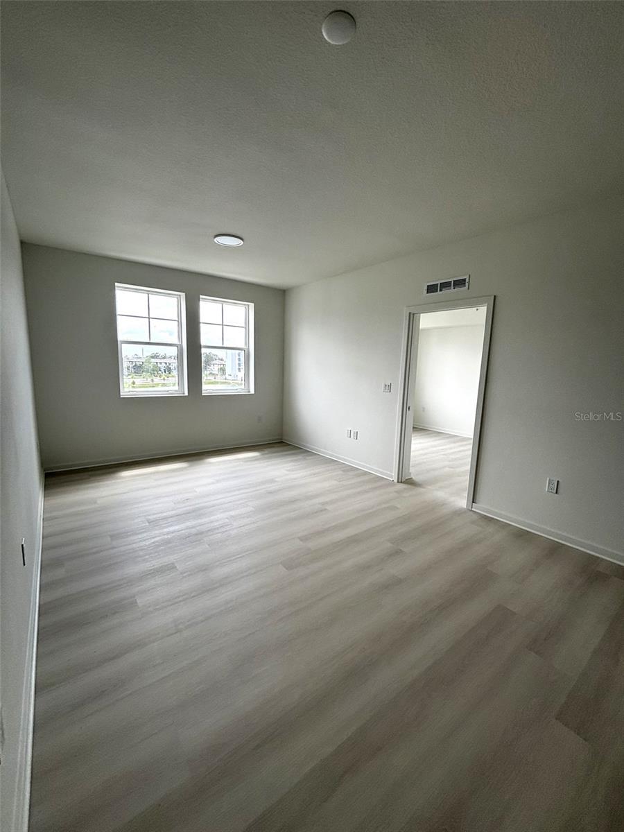 Image 5 of 15 For 5579 Millenia Park  409