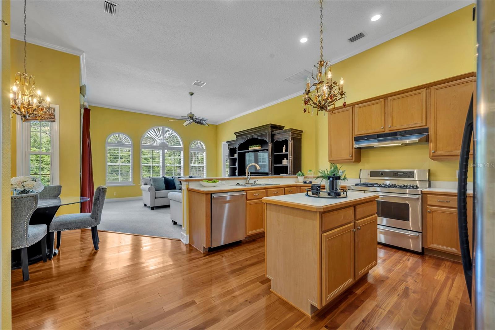 Image 10 of 39 For 100 Glen Club Court