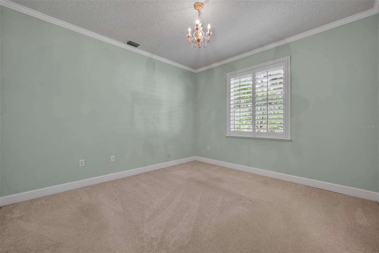 Image 28 of 39 For 100 Glen Club Court