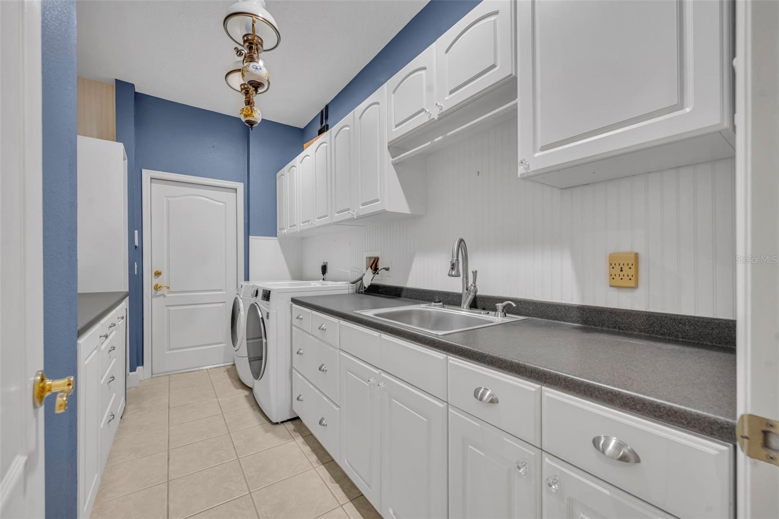 Image 32 of 39 For 100 Glen Club Court