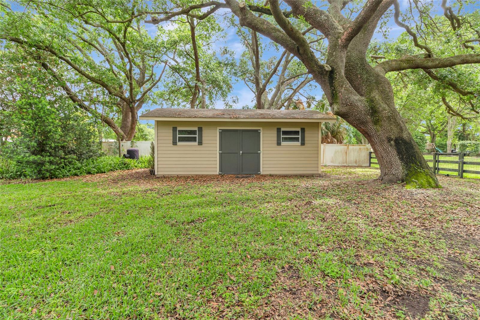 Image 43 of 44 For 14140 Country Estate Drive