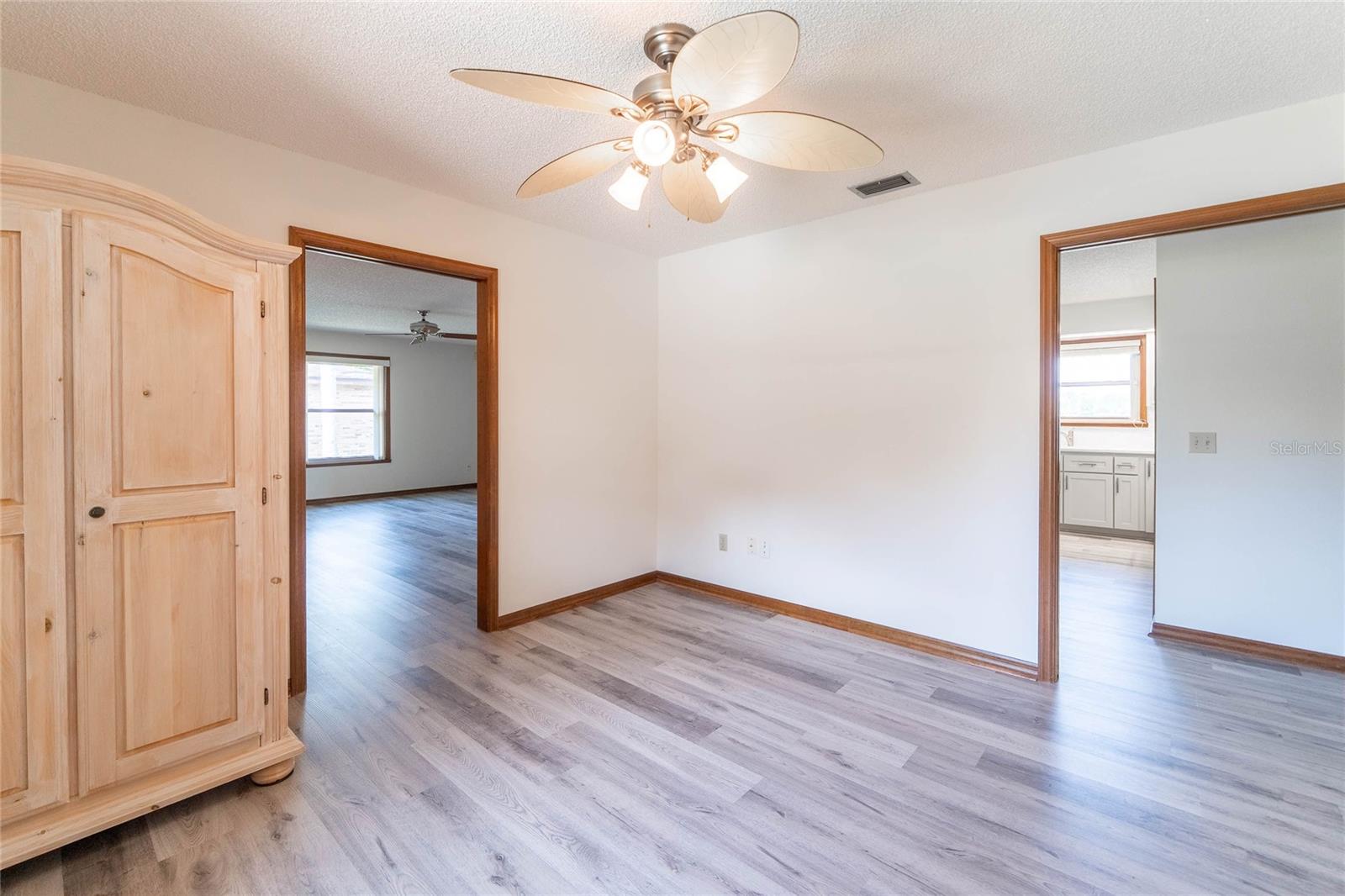 Image 12 of 31 For 1020 Avis  