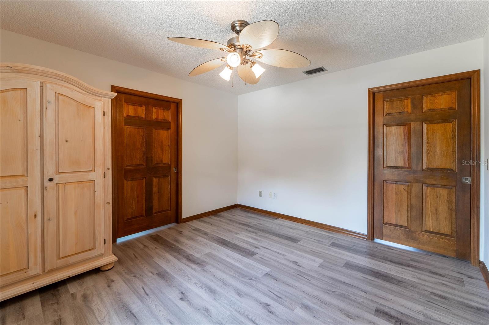 Image 13 of 31 For 1020 Avis  