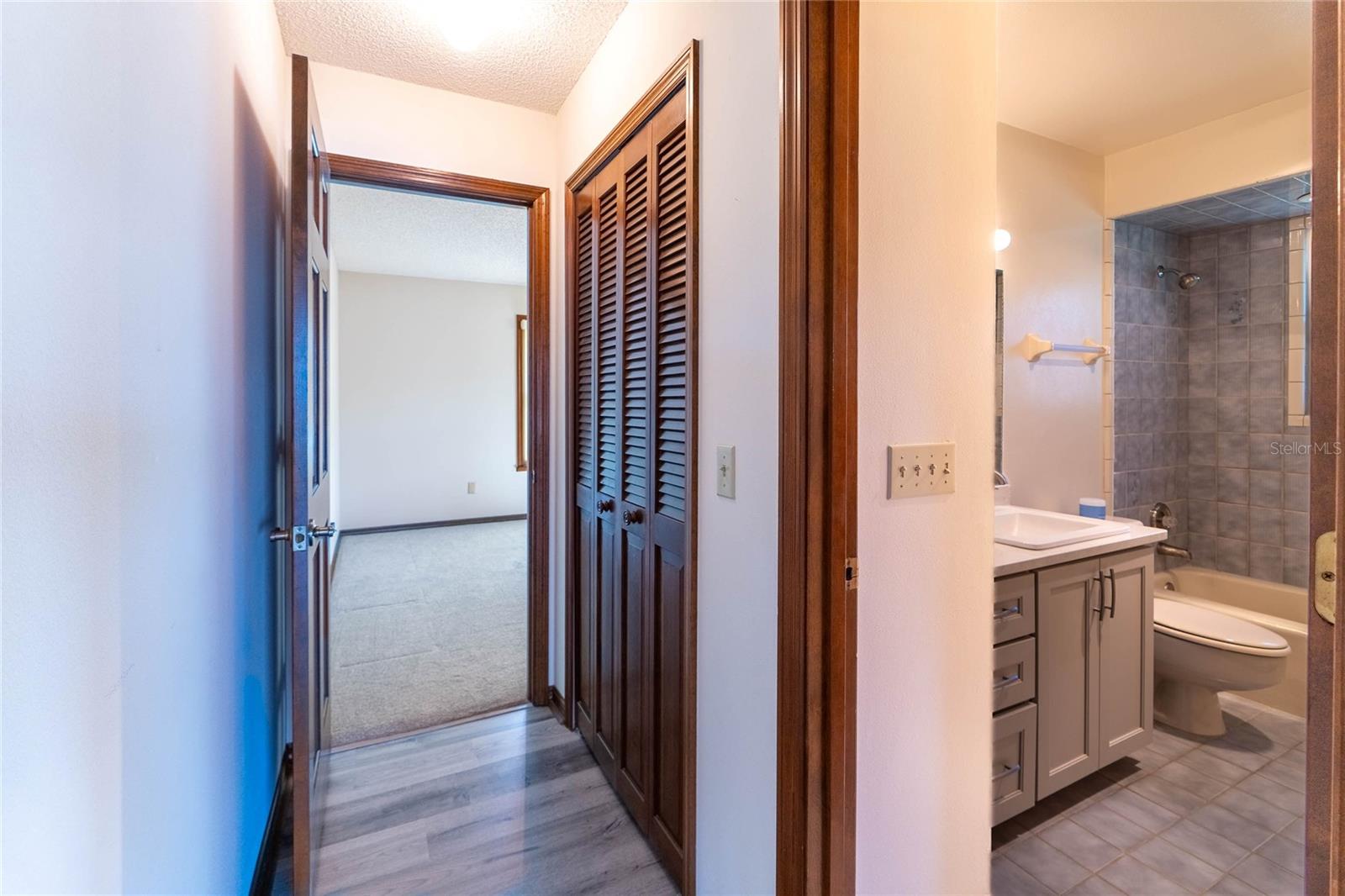 Image 15 of 31 For 1020 Avis  