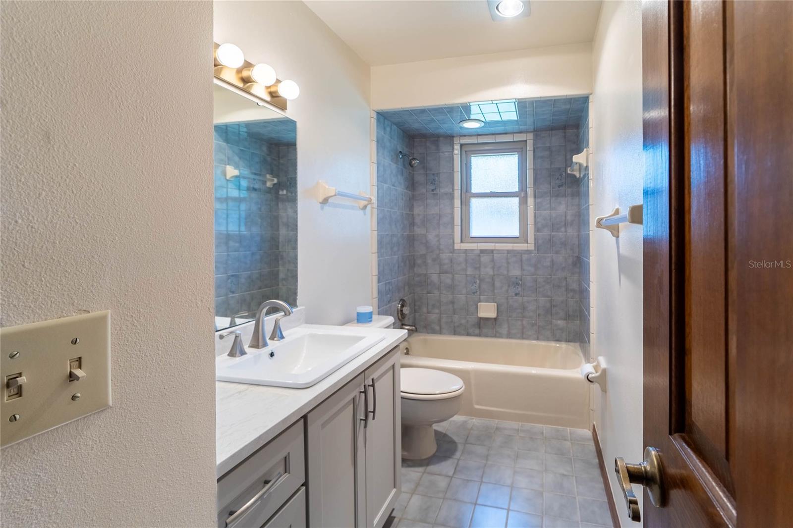 Image 16 of 31 For 1020 Avis  