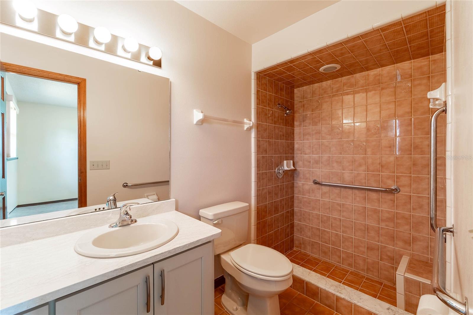 Image 22 of 31 For 1020 Avis  