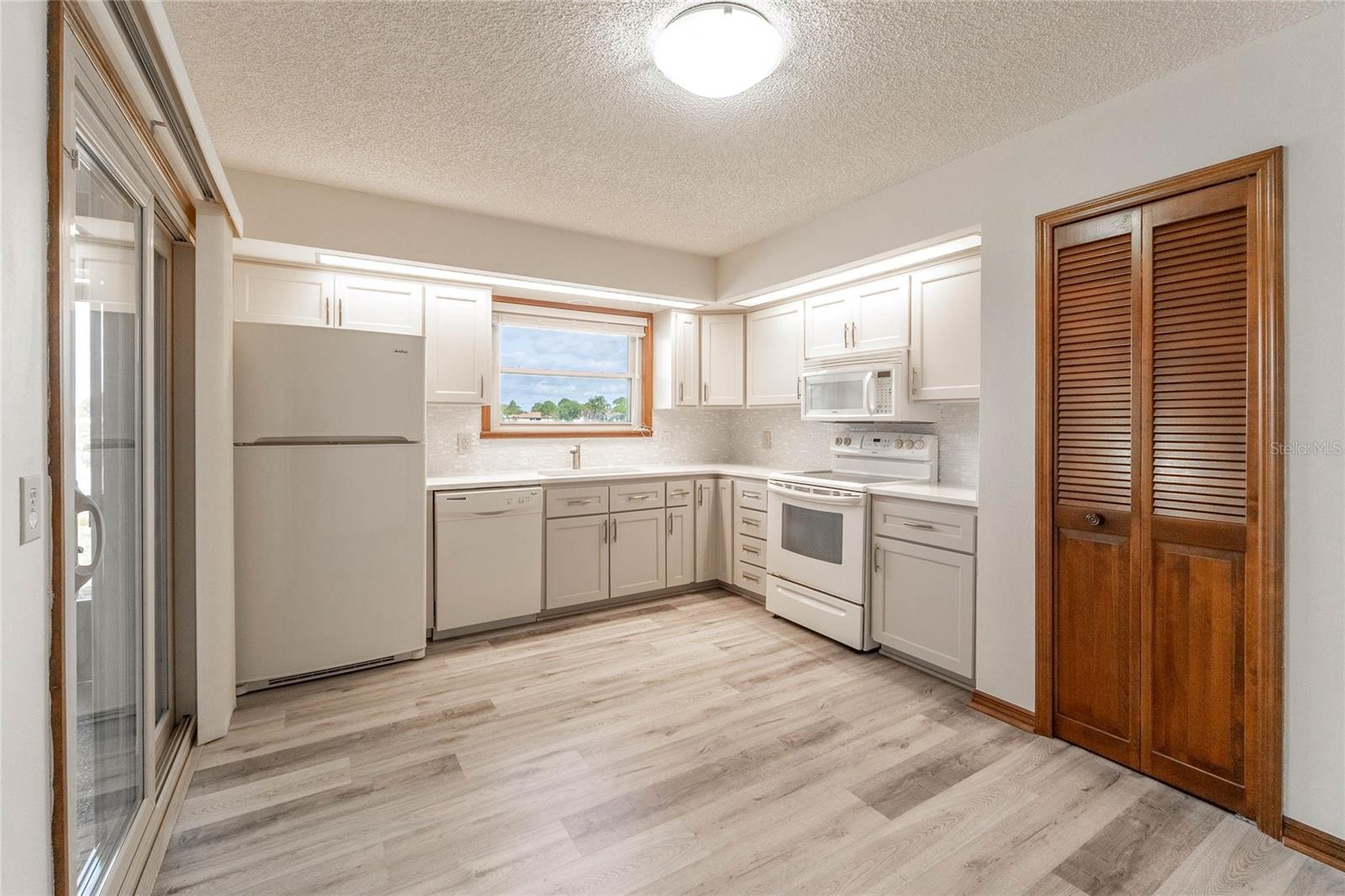 Image 3 of 31 For 1020 Avis  