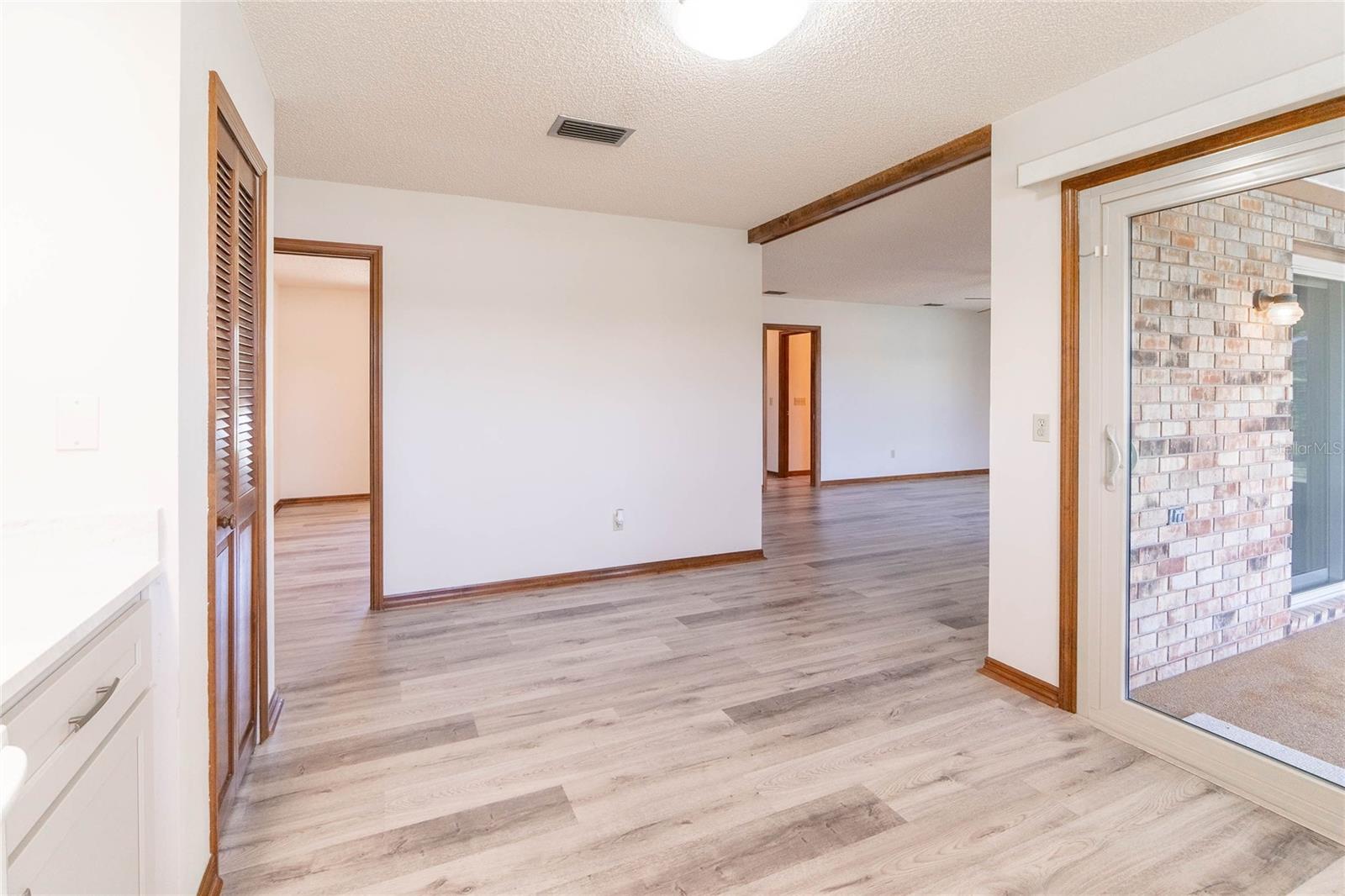 Image 6 of 31 For 1020 Avis  