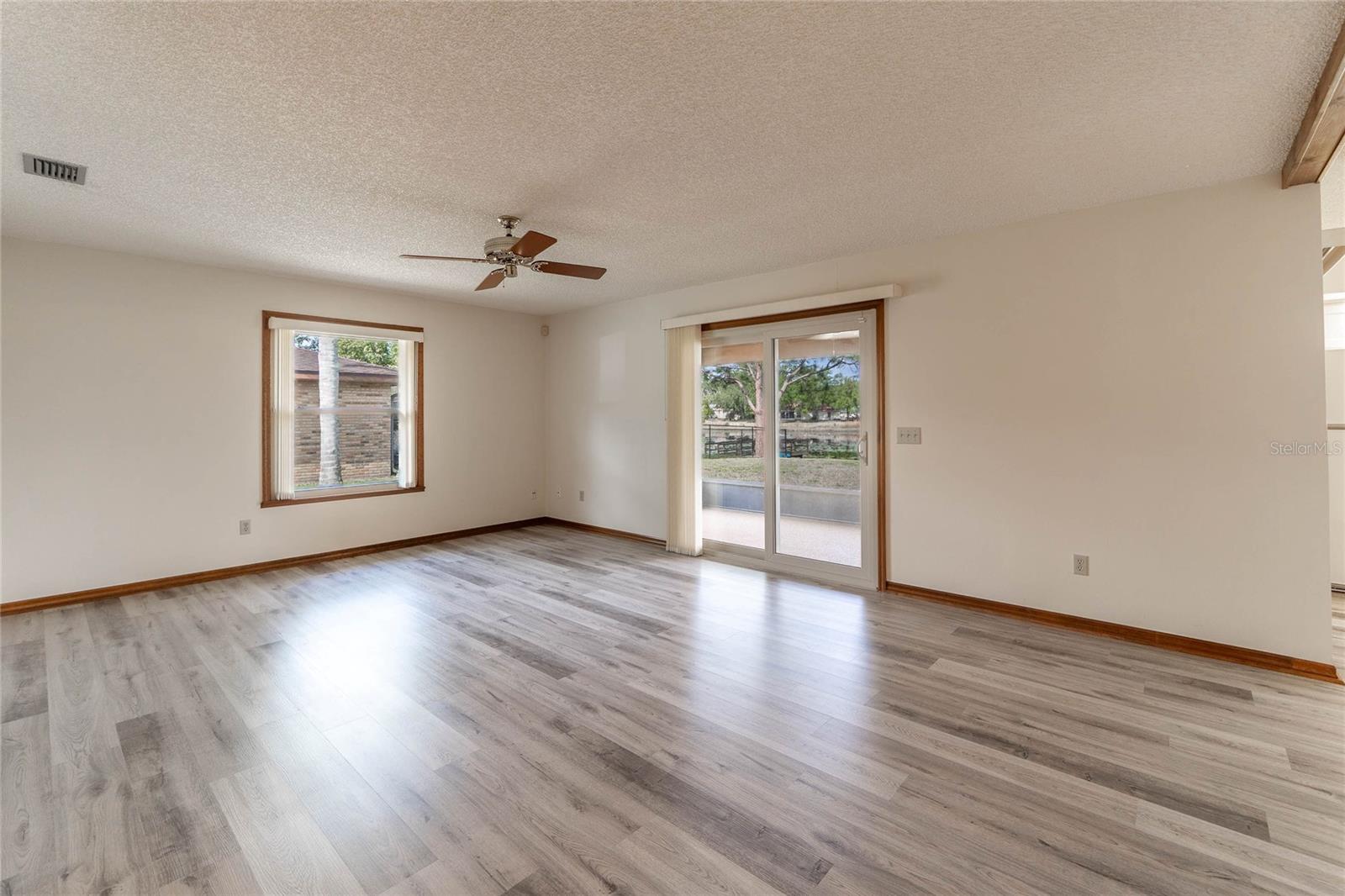 Image 7 of 31 For 1020 Avis  