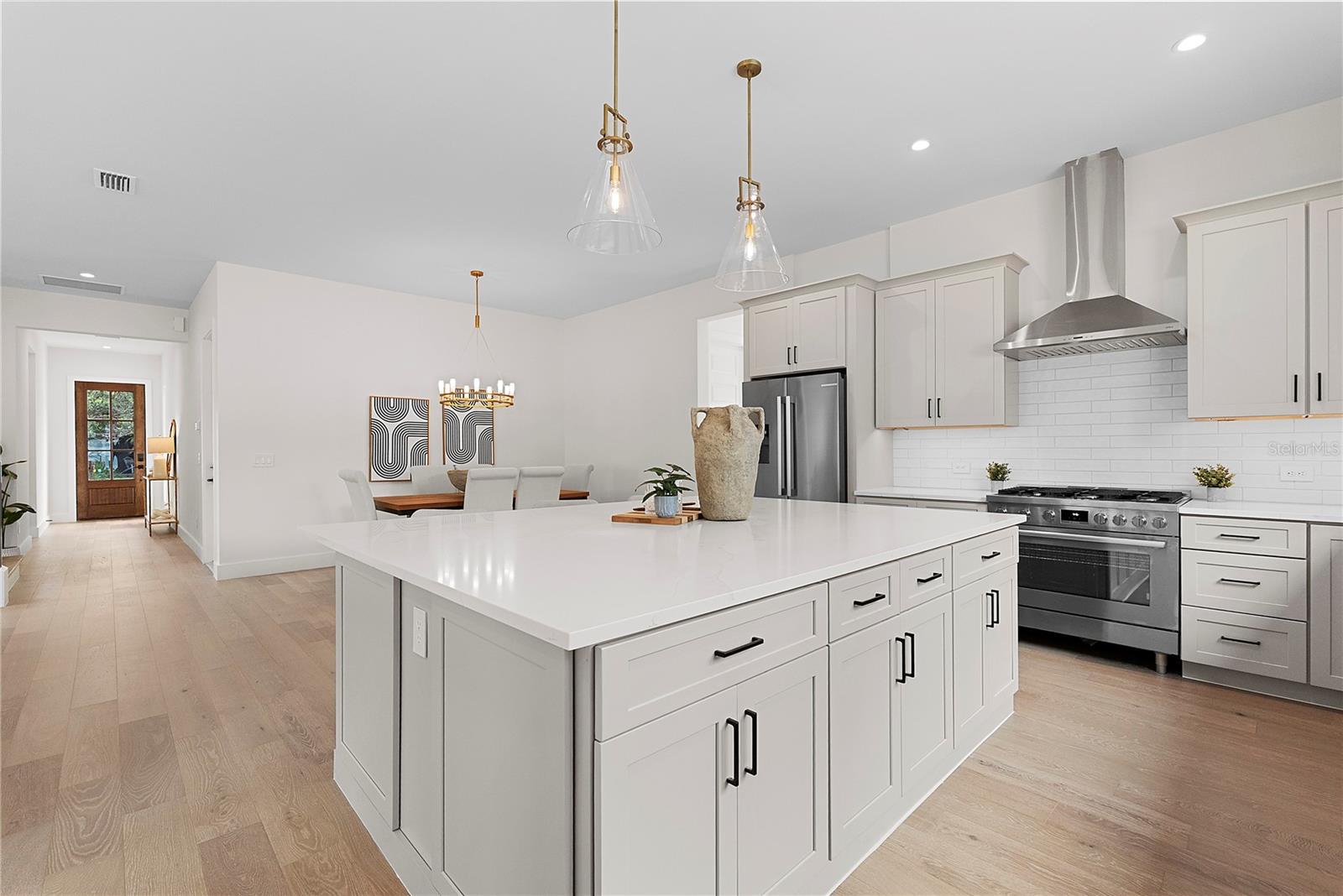 Listing photo id 8 for 2505 Amherst Avenue