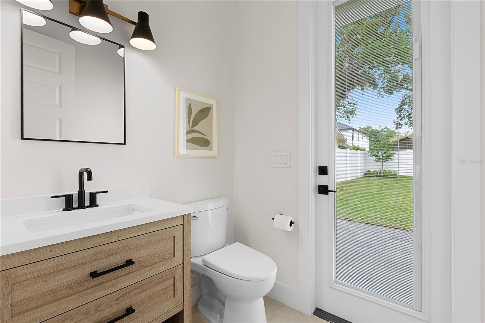 Listing photo id 11 for 2505 Amherst Avenue