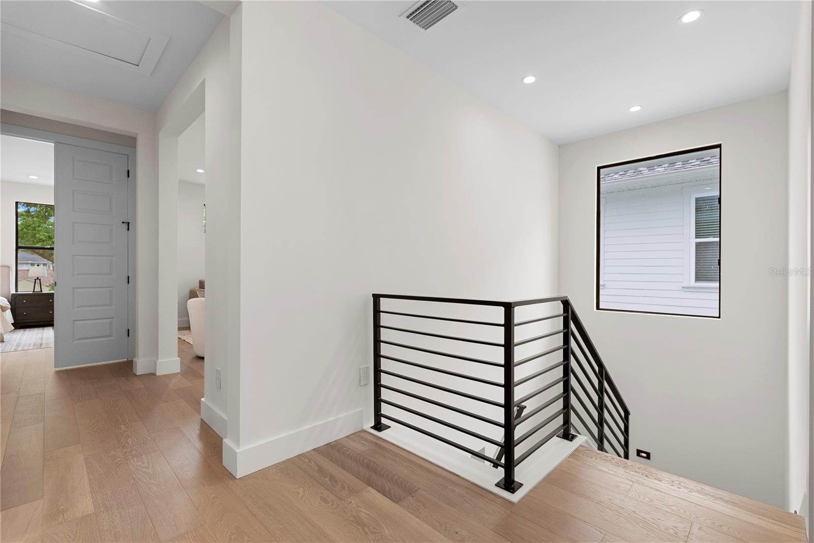 Listing photo id 12 for 2505 Amherst Avenue