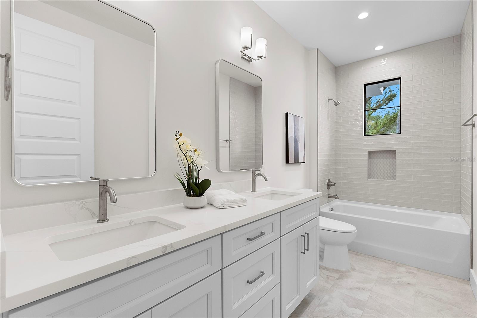 Listing photo id 14 for 2505 Amherst Avenue