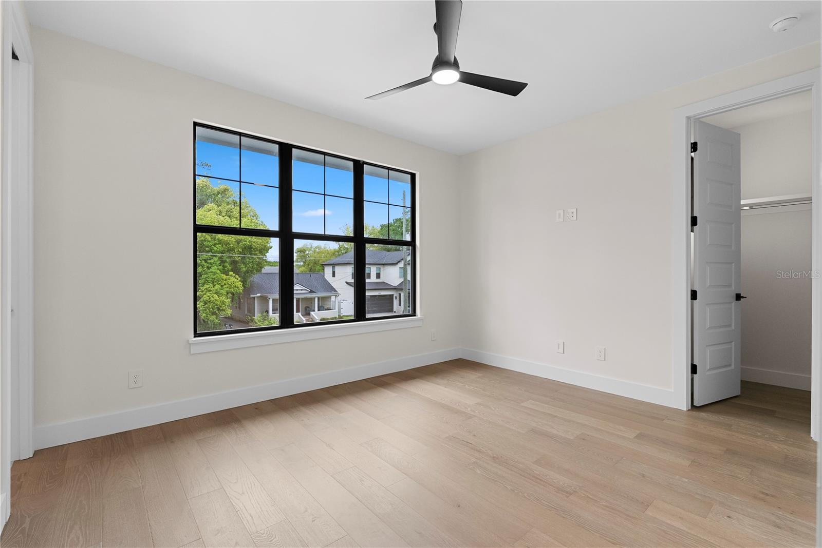 Listing photo id 15 for 2505 Amherst Avenue