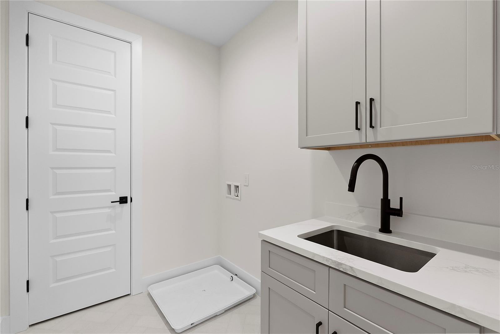 Listing photo id 16 for 2505 Amherst Avenue