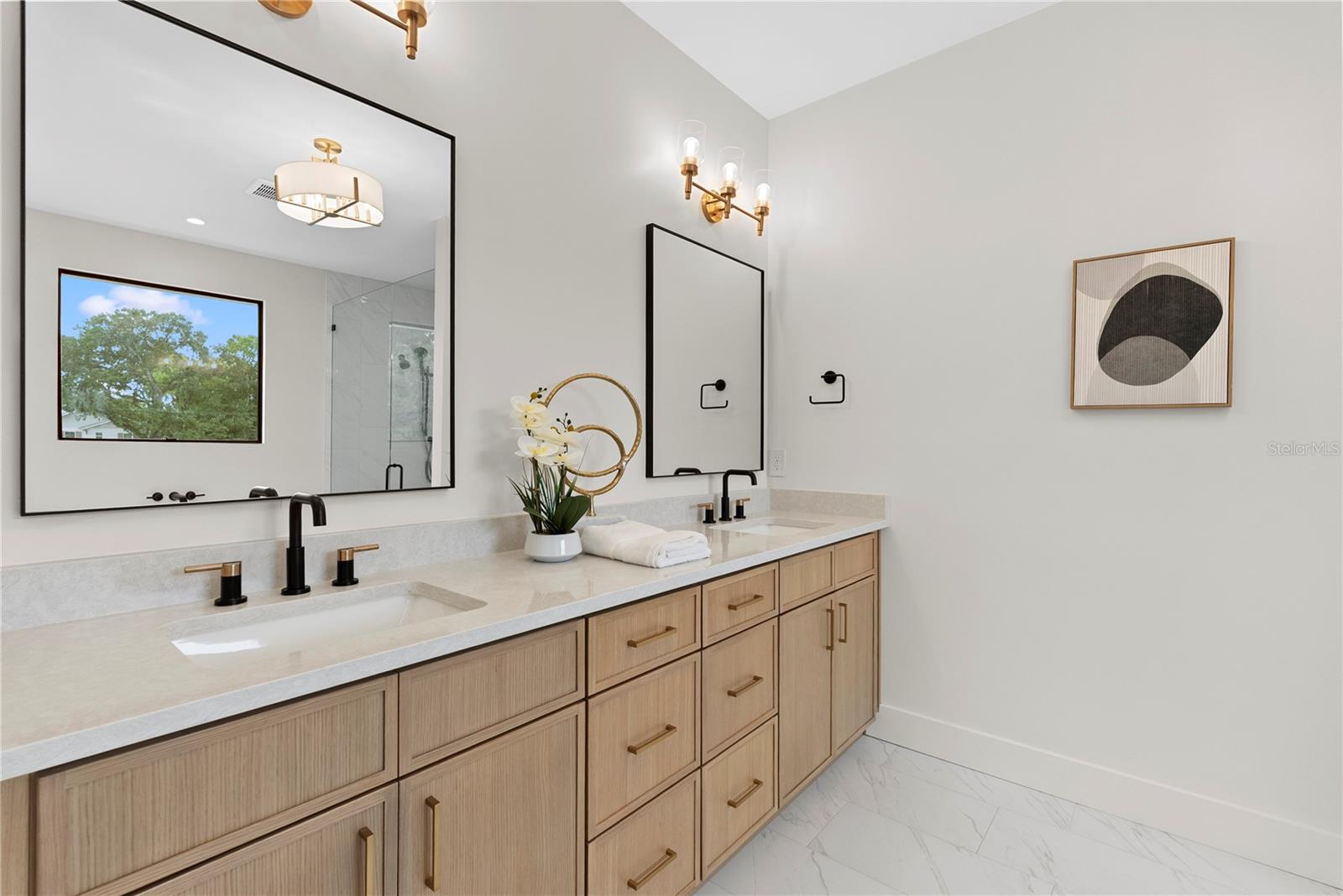 Listing photo id 18 for 2505 Amherst Avenue